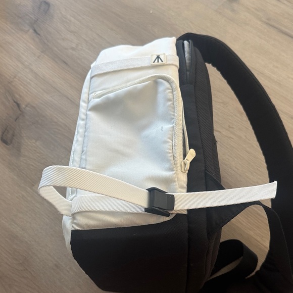 Compact White Camera Sling Bag - Picture 12 of 17